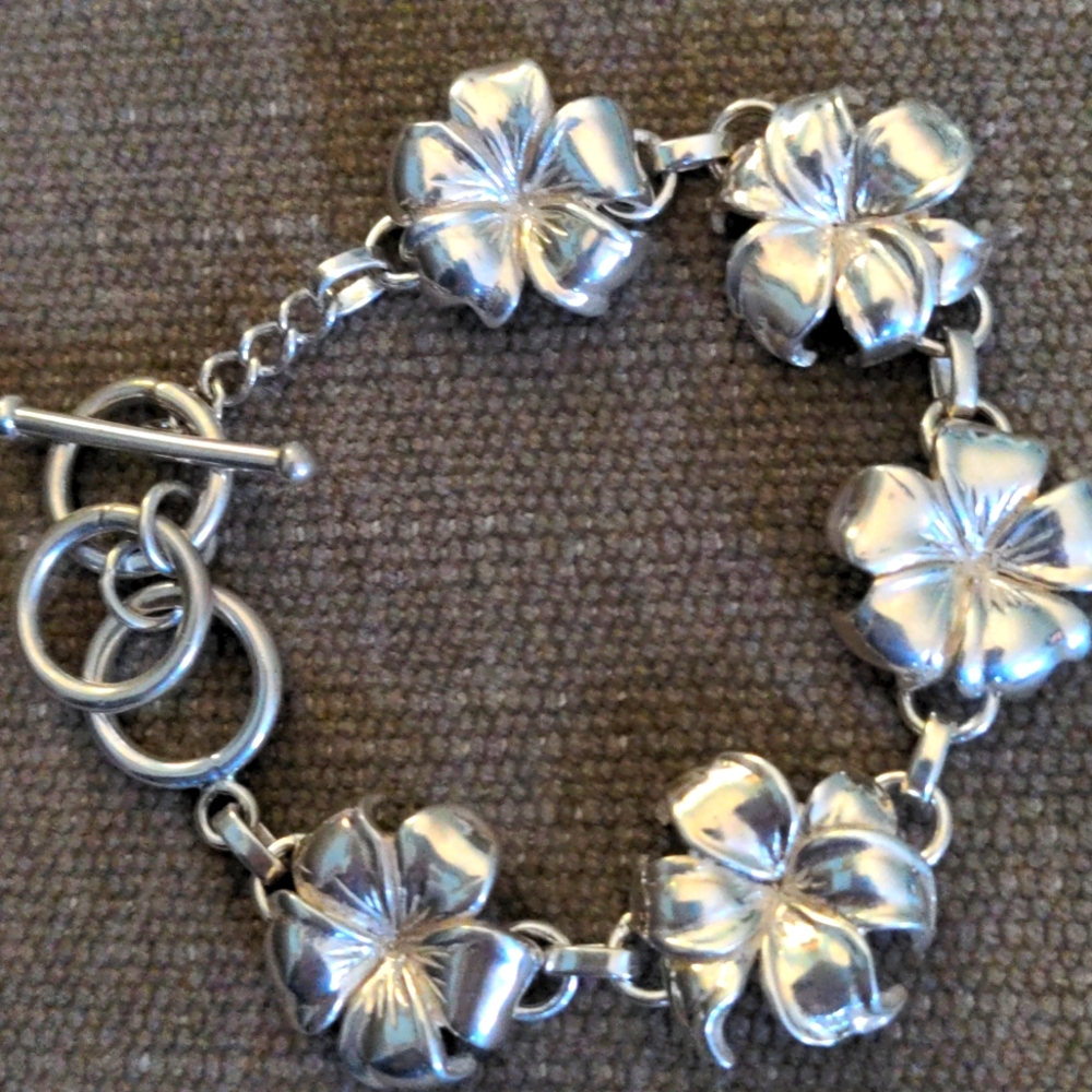 New Solid Sterling silver floral bracelet Handcrafted. Adjustable to 7 1/2. Box